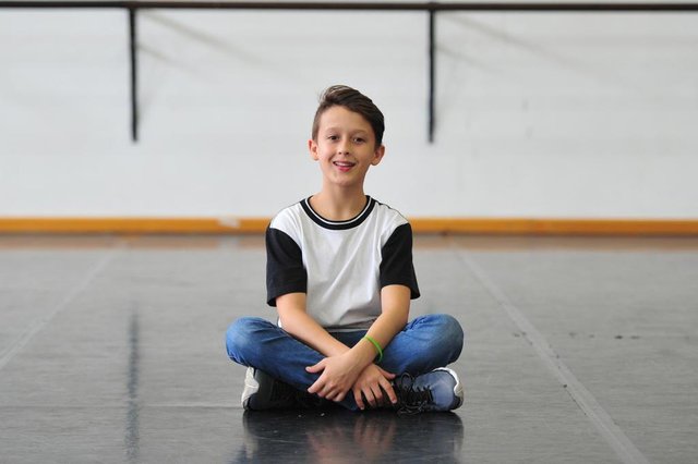 JOINVILLE,SC,BRASIL,08-11-2017.Bailarinos no Bolshoi. Arthur Rafael Meurer (Sentado).(Foto:Salmo Duarte/A Notícia) JOINVILLE,SC,BRASIL,08-11-2017.Bailarinos no Bolshoi. Arthur Rafael Meurer (Sentado).(Foto:Salmo Duarte/A Notícia)
