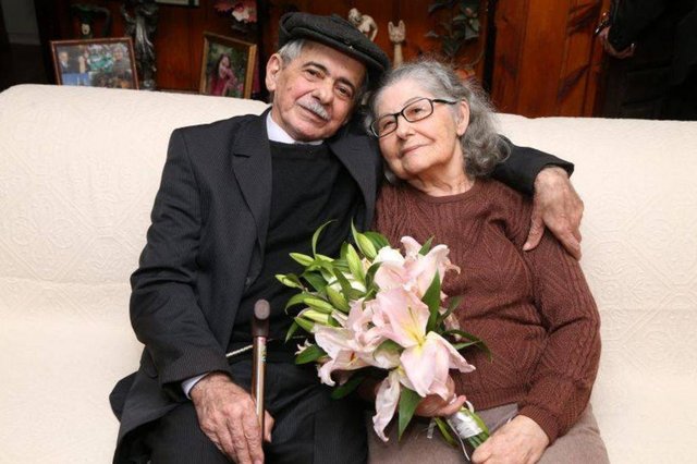 Niwaldo Pedro Gastardi e Ângela Margarida Gastardi, comemoram neste domingo, 62 anos de casamento. O casal celebrou a união aqui em Joinville, no dia 12 de Novembro de 1955. São as chamadas ¿Bodas de Âmbar¿. Felicidades para o casal. Niwaldo Pedro Gastardi e Ângela Margarida Gastardi, comemoram neste domingo, 62 anos de casamento. O casal celebrou a união aqui em Joinville, no dia 12 de Novembro de 1955. São as chamadas ¿Bodas de Âmbar¿. Felicidades para o casal.