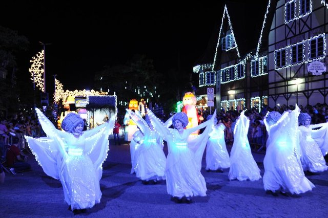 Blumenau - SC - Brasil - 11112017 - Desfile de abertura e acendimento das luzes do Magia de Natal. Blumenau - SC - Brasil - 11112017 - Desfile de abertura e acendimento das luzes do Magia de Natal.