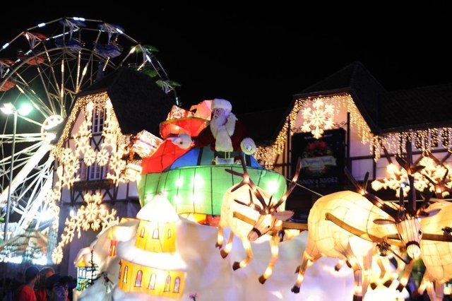 Blumenau - SC - Brasil - 11112017 - Desfile de abertura e acendimento das luzes do Magia de Natal. Blumenau - SC - Brasil - 11112017 - Desfile de abertura e acendimento das luzes do Magia de Natal.