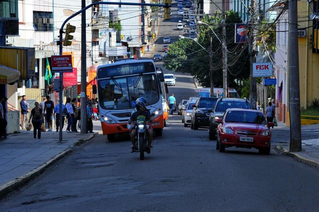  Santa Maria, RS, Brasil, 10/11/2017.Ruas com maior circula&ccedil;&atilde;o de &ocirc;nibus entrar&atilde;o no Programa Avan&ccedil;ar CidadesNa foto: Rua Riachuelo.