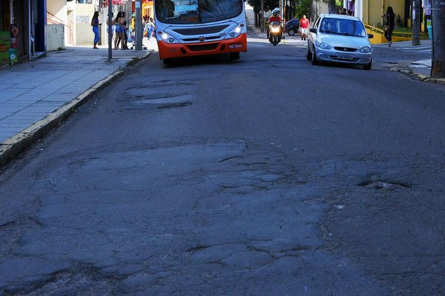  Santa Maria, RS, Brasil, 10/11/2017.Ruas com maior circula&ccedil;&atilde;o de &ocirc;nibus entrar&atilde;o no Programa Avan&ccedil;ar CidadesNa foto: Rua Riachuelo.