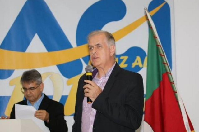 Neste s&aacute;bado (11), o Secret&aacute;rio Municipal de Desenvolvimento Econ&ocirc;mico, Emerson de Souza, viaja para Alemanha em uma miss&atilde;o oficial que visa buscar possibilidades de investimento para o Distrito Industrial de Cruz Alta. No circuito de 10 dias pelo pa&iacute;s, Emerson visitar&aacute; as cidades de Hannover e Stuttgart, juntamente com uma miss&atilde;o empresarial de Panambi, que tamb&eacute;m conta com representantes governamentais daquele munic&iacute;pio.