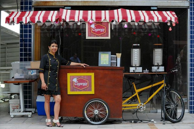 Santa Maria, RS, Brasil, 26/10/2017.Empreende Food Byke Creperia.Na foto: Cristina propietária do Food Bike Santa Maria, RS, Brasil, 26/10/2017.Empreende Food Byke Creperia.Na foto: Cristina propietária do Food Bike
