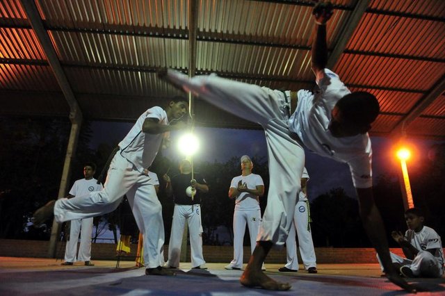  Alunos da Escola Municipal Rejane Garcia Gervini, na Vila Severo, Bairro Minuano, participam do Projeto Capoeira na Escola, em Santa Maria.SANTA MARIA, RS, BRASIL, 12/05/2014 (Fotos: Ronald Mendes/Ag&ecirc;ncia RBS)