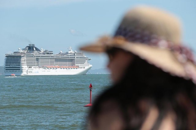 BALNEÁRIO CAMBORIÚ, SC, BRASIL, 21/11/2017: Primeiro transatlântico em Balneario Camboriú.(Foto: CRISTIANO ESTRELA / DIÁRIO CATARINENSE) BALNEÁRIO CAMBORIÚ, SC, BRASIL, 21/11/2017: Primeiro transatlântico em Balneario Camboriú.(Foto: CRISTIANO ESTRELA / DIÁRIO CATARINENSE)