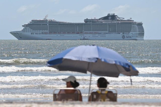 BALNEÁRIO CAMBORIÚ, SC, BRASIL, 21/11/2017: Primeiro transatlântico em Balneario Camboriú.(Foto: CRISTIANO ESTRELA / DIÁRIO CATARINENSE) BALNEÁRIO CAMBORIÚ, SC, BRASIL, 21/11/2017: Primeiro transatlântico em Balneario Camboriú.(Foto: CRISTIANO ESTRELA / DIÁRIO CATARINENSE)