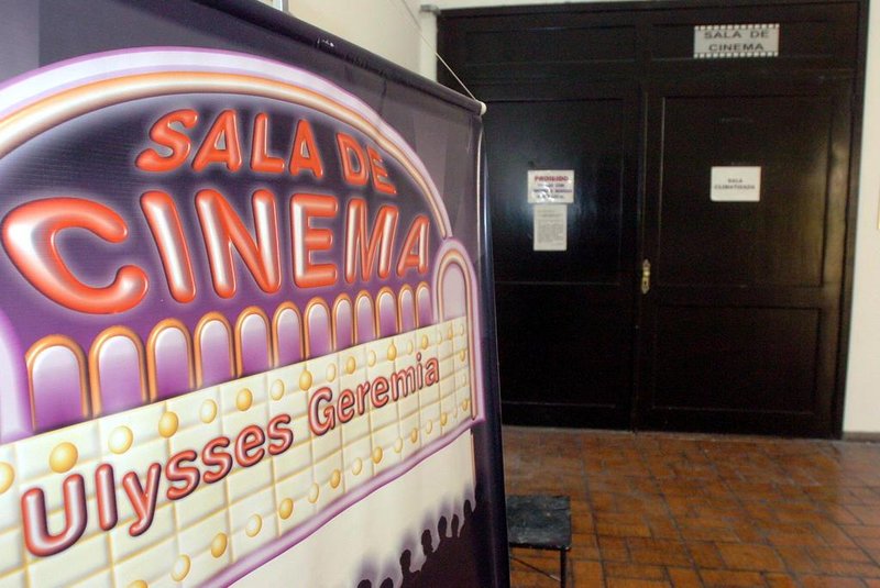 *** Sala de cinema/ xu ***Mudanças na sala de cinema Ulysses Geremias, do Centro de cultura Dr. Henrique Ordovás Filho.