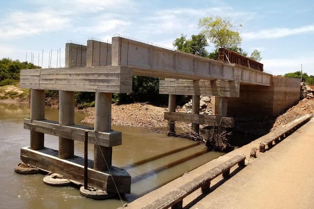 Ponte que divide os municípios de São Gabriel e Vila Nova ficará pronta em fevereiro de 2018 Ponte que divide os municípios de São Gabriel e Vila Nova ficará pronta em fevereiro de 2018