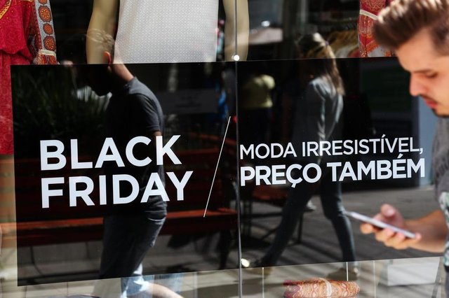 Santa Maria - RS - Brasil 22/11/2017Black friday - lojas do calçadão Santa Maria - RS - Brasil 22/11/2017Black friday - lojas do calçadão