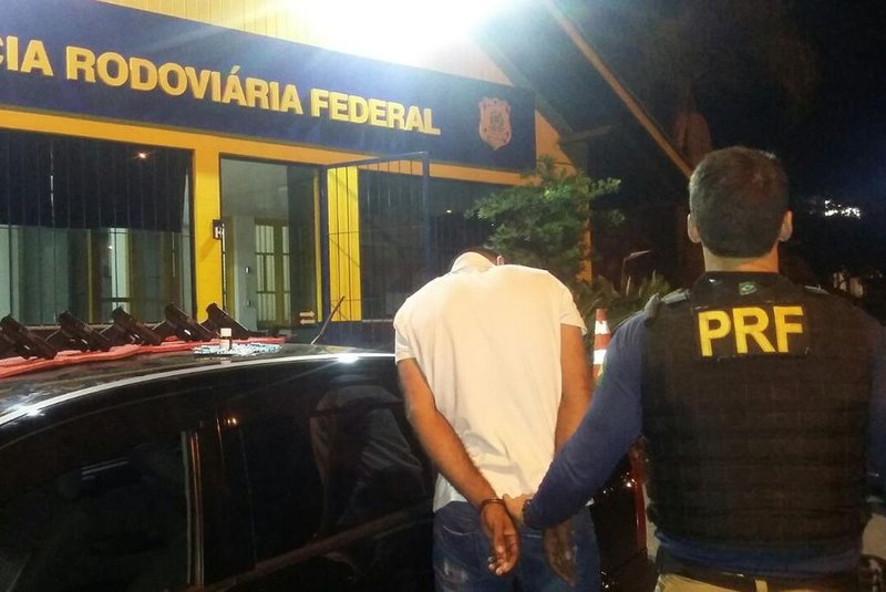PRF prende homem e apreende armas e medicamentos em Bento Gonçalves.