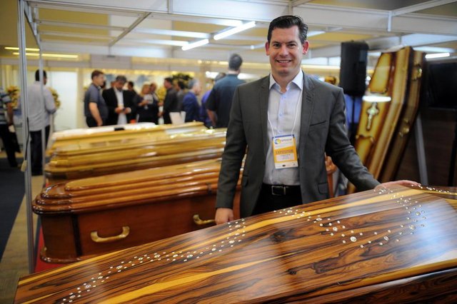 BENTO GONÇALVES, RS, BRASIL 24/11/2017Bento Gonçalves sedia feira do Sesf-RS de produtos e serviços para funerárias. (Felipe Nyland/Agência RBS) BENTO GONÇALVES, RS, BRASIL 24/11/2017Bento Gonçalves sedia feira do Sesf-RS de produtos e serviços para funerárias. (Felipe Nyland/Agência RBS)