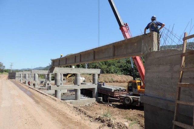 Vigas da ponte sobre o Arroio Corupá começam a ser colocadas nesta sexta-feira, 24 de novembro de 2017 Vigas da ponte sobre o Arroio Corupá começam a ser colocadas nesta sexta-feira, 24 de novembro de 2017