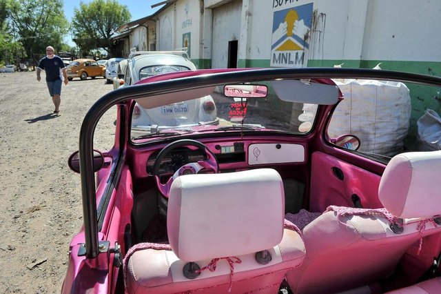 Santa Maria, RS, Brasil, 15/11/2017.Pauta Cidadania.Amigos do fusca fez entrega simbólica para registrar as ações em que promovem. Santa Maria, RS, Brasil, 15/11/2017.Pauta Cidadania.Amigos do fusca fez entrega simbólica para registrar as ações em que promovem.