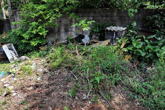  Santa Maria, RS, Brasil, 17/11/2017.A Vila Teresa tem ruas muito prec&aacute;rias, com in&uacute;meros buracos e esgoto a c&eacute;u aberto, no esgoto da rua Elp&iacute;dio Menezes v&aacute;rios ve&iacute;culos j&aacute; ca&iacute;ram l&aacute;.