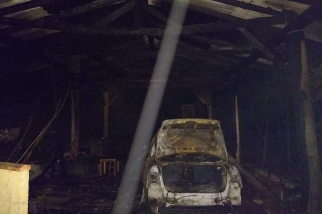 Incendio atinge fabrica e garagem em Brusque Incendio atinge fabrica e garagem em Brusque