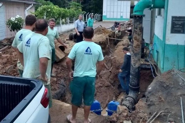 Falta de água e manutenção na Casan, em Indaial Falta de água e manutenção na Casan, em Indaial