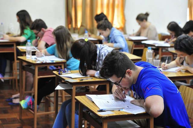 SANTA MARIA, RS, BRASIL. 27/11/2017.VESTIBULAR DE VERÃO DA UNIFRAFOTO: GABRIEL HAESBAERT / NEWCO DSM SANTA MARIA, RS, BRASIL. 27/11/2017.VESTIBULAR DE VERÃO DA UNIFRAFOTO: GABRIEL HAESBAERT / NEWCO DSM
