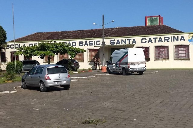 Artefato supostamente explosivo é encontrado em banheiro de escola em São Francisco do Sul Artefato supostamente explosivo é encontrado em banheiro de escola em São Francisco do Sul