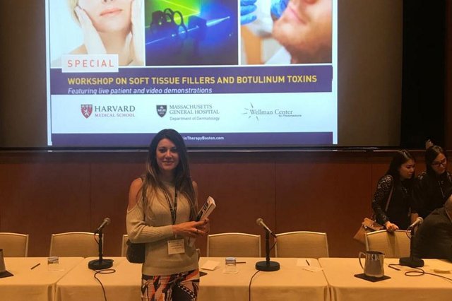 Milena Zanella acaba de voltar de mais um congresso internacional. Desta vez o aperfeiçoamento foi em Harvard.Coluna Rejane 3011 Milena Zanella acaba de voltar de mais um congresso internacional. Desta vez o aperfeiçoamento foi em Harvard.Coluna Rejane 3011