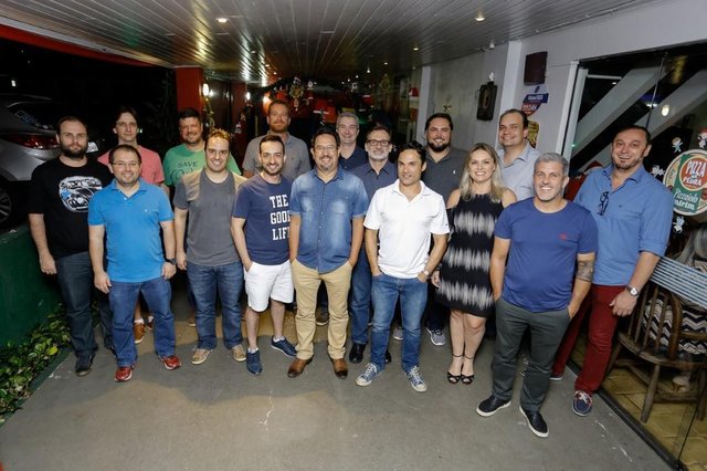 Os dez anos de atividades da Câmara Setorial de Gastronomia e Entretenimento da CDL de Joinville foram festejados com um bom jantar na Pizza da Pedra Os dez anos de atividades da Câmara Setorial de Gastronomia e Entretenimento da CDL de Joinville foram festejados com um bom jantar na Pizza da Pedra