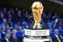 The FIFA World Cup trophy is displayed on stage ahead of the 2018 FIFA World Cup football tournament final draw at the State Kremlin Palace in Moscow on December 1, 2017.
The 2018 FIFA World Cup will be held between June 14 and July 15, 2018 in 11 Russian cities. / AFP PHOTO / Alexander NEMENOV Copa do Mundo, Rússia
