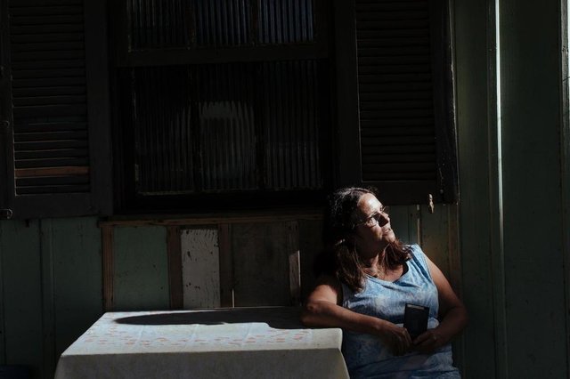  MORRO GRANDE, SC, BRASIL: Com o fechamento de uma empresa da JBS na cidade de Morro Grande, trabalhadores, terceirizados e parceiros da empresa ficam sem a fonte de renda. A empresa representava 60 por cento da fonte de renda do municipio. Eva Martinha Mateus GenuÃ­no, 55 anos (Foto: Diorgenes Pandini/Diario Catarinense)Editoria: FotLocal: FlorianÃ³polisIndexador: Diorgenes PandiniFonte: Diario CatarinenseFotógrafo: Fotojornalista