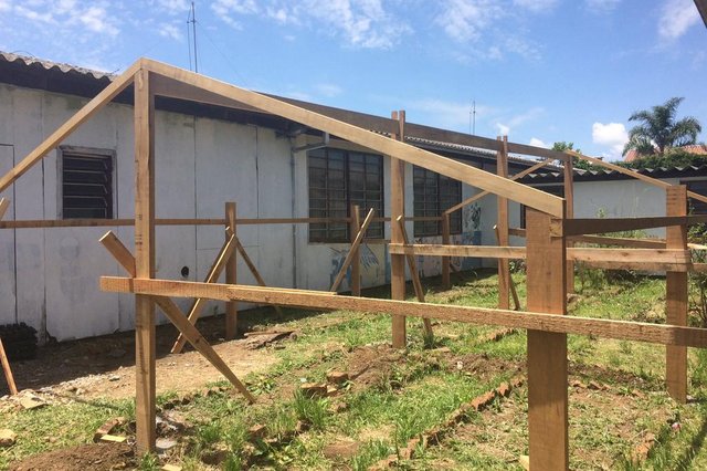 Comunidade escolar se une para construção de horta e revitalização de muros na Escola Ester Benvenutti, em Caxias do Sul Comunidade escolar se une para construção de horta e revitalização de muros na Escola Ester Benvenutti, em Caxias do Sul
