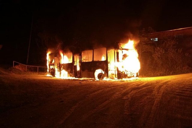 Ônibus incendiado no Progresso Ônibus incendiado no Progresso