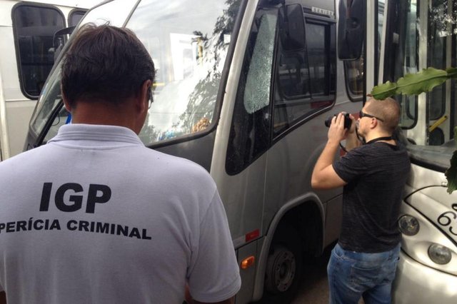 Novos ataques a ônibus da Blumob são registrados em Blumenau Novos ataques a ônibus da Blumob são registrados em Blumenau