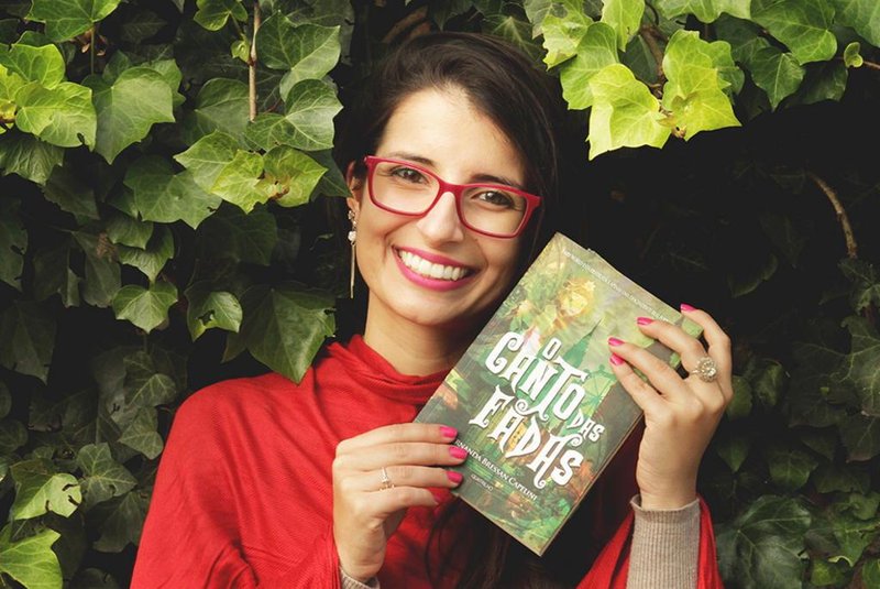 Escritora Fernanda Capelini lança o livro O Canto das Fadas, em Caxias do Sul.