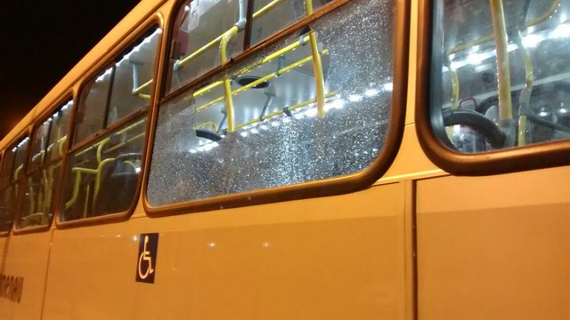 Mais um ataque a ônibus é registrado em Blumenau Mais um ataque a ônibus é registrado em Blumenau