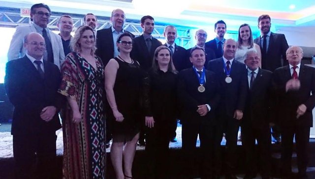 Os engenheiros Valdir Colatto (PMDB) e José Milton Scheffer (PP) foram agraciados com a Medalha do Mérito Catarinense pelo Conselho Regional de Engenharia e Agronomia. O deputado Zé Milton foi indicado pelo Seagro. Colatto teve indicação da Associação dos Engenheiros Agrônomos do Oeste e foi representado por Tiago Simon. Os engenheiros Valdir Colatto (PMDB) e José Milton Scheffer (PP) foram agraciados com a Medalha do Mérito Catarinense pelo Conselho Regional de Engenharia e Agronomia. O deputado Zé Milton foi indicado pelo Seagro. Colatto teve indicação da Associação dos Engenheiros Agrônomos do Oeste e foi representado por Tiago Simon.