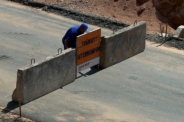 A Via Rápida, batizada como Via Vêneto em referência aos italianos que colonizaram Criciúma, começou a ser construída em 2013 e é a esperança para desafogar o fluxo de veículo nos três principais acessos à cidade. O projeto, que será a primeira ligação duplicada entre o maior município da região Sul e a BR-101 A Via Rápida, batizada como Via Vêneto em referência aos italianos que colonizaram Criciúma, começou a ser construída em 2013 e é a esperança para desafogar o fluxo de veículo nos três principais acessos à cidade. O projeto, que será a primeira ligação duplicada entre o maior município da região Sul e a BR-101