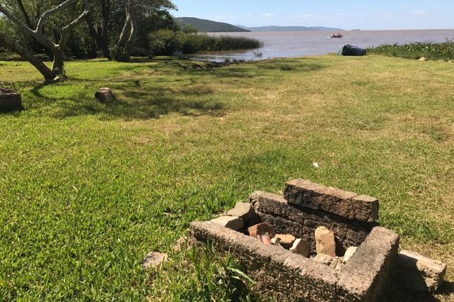 Situação das praias de Porto Alegre: Lami e Belém NovoNa foto, churrasqueira destruída na praia do Lami Situação das praias de Porto Alegre: Lami e Belém NovoNa foto, churrasqueira destruída na praia do Lami