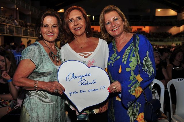 JOINVILLE,SC,BRASIL,14-12-2017.Social durante o show de Roberto Carlos.Juzelda Marocco,Dinara Fernandez e Eude de Souza.(Foto:Salmo Duarte/A Notícia) JOINVILLE,SC,BRASIL,14-12-2017.Social durante o show de Roberto Carlos.Juzelda Marocco,Dinara Fernandez e Eude de Souza.(Foto:Salmo Duarte/A Notícia)