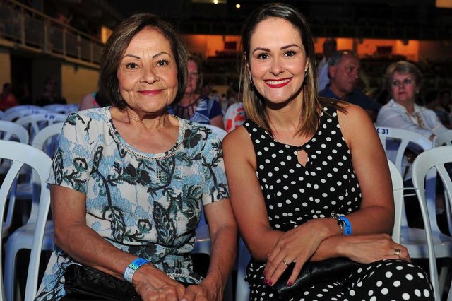 JOINVILLE,SC,BRASIL,14-12-2017.Social durante o show de Roberto Carlos.Ione Rocha e sua filha Karine Rocha.(Foto:Salmo Duarte/A Notícia) JOINVILLE,SC,BRASIL,14-12-2017.Social durante o show de Roberto Carlos.Ione Rocha e sua filha Karine Rocha.(Foto:Salmo Duarte/A Notícia)