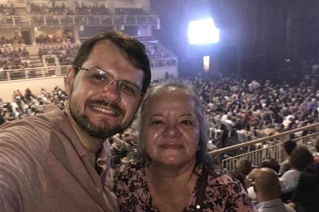 Rodrigo Rico curtiu o show de Roberto Carlos, no Centrevento Cau Hansen, na companhia da mãe Rita Rico: Uma noite inesquecível. Joinville merece eventos assim. Viva o Rei!¿ Rodrigo Rico curtiu o show de Roberto Carlos, no Centrevento Cau Hansen, na companhia da mãe Rita Rico: Uma noite inesquecível. Joinville merece eventos assim. Viva o Rei!¿