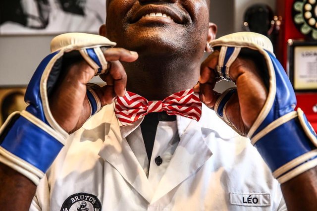 FLORIANOPOLIS, SC, BRASIL - 15/12/2017Leo Vitorino, ex-atleta de MMA agora trabalha como barbeiro FLORIANOPOLIS, SC, BRASIL - 15/12/2017Leo Vitorino, ex-atleta de MMA agora trabalha como barbeiro