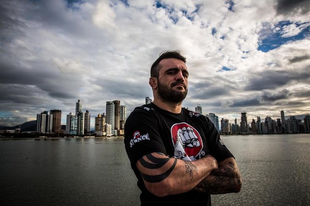 BALNEÁRIO CAMBORIÚ, SC, BRASIL - 28/05/2014Ricardo Tirloni, lutador de MMA BALNEÁRIO CAMBORIÚ, SC, BRASIL - 28/05/2014Ricardo Tirloni, lutador de MMA