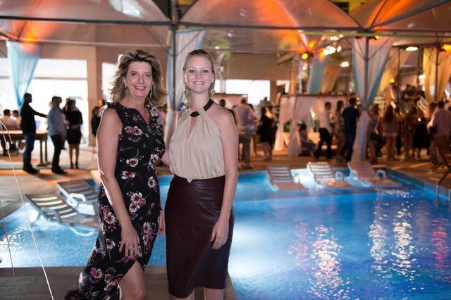 Janice Werka Vieira, gerente regional da Superintendência Norte de Santa Catarina da Caixa Econômica Federal, ao lado da diretora comercial da Rôgga Empreendimentos, Aline Ev, durante o evento de entrega do Bali Beach Home Club, construído em Balneário Piçarras. Janice Werka Vieira, gerente regional da Superintendência Norte de Santa Catarina da Caixa Econômica Federal, ao lado da diretora comercial da Rôgga Empreendimentos, Aline Ev, durante o evento de entrega do Bali Beach Home Club, construído em Balneário Piçarras.