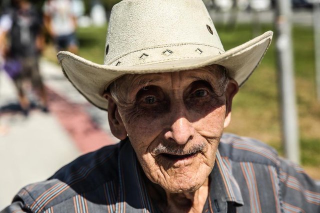 FLORIANOPOLIS, SC, BRASIL, 15.12.2017: A calçada de acesso entre o Ticen e a Rodoviária. Manuel Fernandes da Silva, 92 (Foto: Diorgenes Pandini/Diário Catarinense)Indexador: Diorgenes Pandini FLORIANOPOLIS, SC, BRASIL, 15.12.2017: A calçada de acesso entre o Ticen e a Rodoviária. Manuel Fernandes da Silva, 92 (Foto: Diorgenes Pandini/Diário Catarinense)Indexador: Diorgenes Pandini