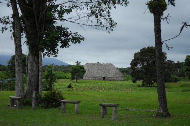No extremo norte do litoral catarinense temos Itapoá, na margem oposta a São Francisco do Sul na Baía da Babitonga e fazendo fronteira com Guaratuba no estado do Paraná. Reserva Volta Velha possui uma Óca Xingú, onde oferece aculturação indígena dentro de um programa de educação ambiental No extremo norte do litoral catarinense temos Itapoá, na margem oposta a São Francisco do Sul na Baía da Babitonga e fazendo fronteira com Guaratuba no estado do Paraná. Reserva Volta Velha possui uma Óca Xingú, onde oferece aculturação indígena dentro de um programa de educação ambiental