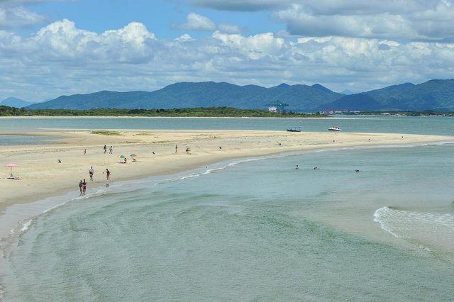 SÃO FRANCISCO DO SUL , SC , BRASIL , 16-12-2013: Praia do forte (foto: Rodrigo Philipps / Agencia RBS , GERAL) SÃO FRANCISCO DO SUL , SC , BRASIL , 16-12-2013: Praia do forte (foto: Rodrigo Philipps / Agencia RBS , GERAL)