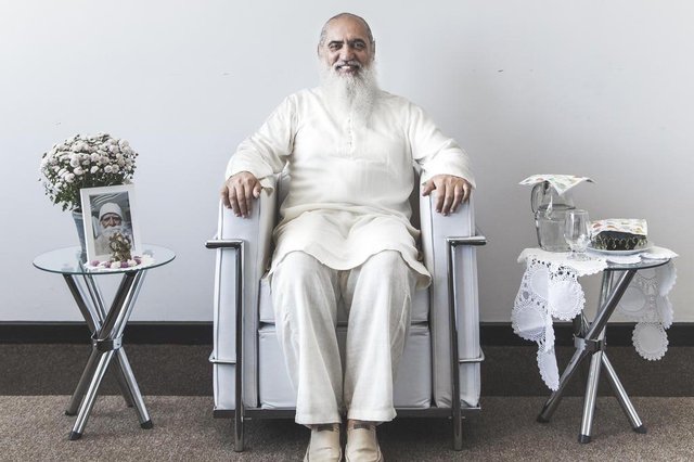 Sri Prem Baba é um mestre espiritual brasileiro. Batizado na igreja católica como Janderson Fernandes, filho de uma família de classe média/baixa paulistana, cursou faculdade de psicologia Sri Prem Baba é um mestre espiritual brasileiro. Batizado na igreja católica como Janderson Fernandes, filho de uma família de classe média/baixa paulistana, cursou faculdade de psicologia