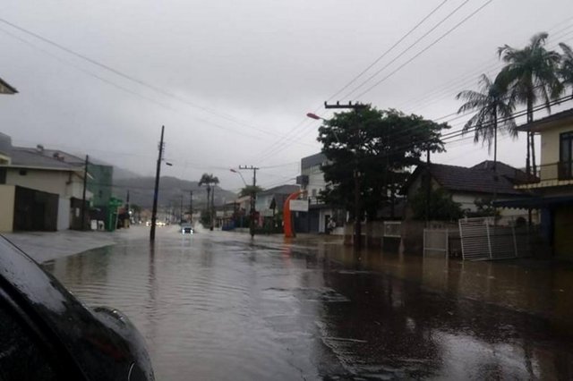 Chuva em joinville. Rua Iririú Chuva em joinville. Rua Iririú