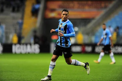  PORTO ALEGRE, RS, BRASIL - 16-07-2017 - Grêmio enfreta a Ponte Preta na Arena. Jogador Lucas Barrios (FOTO: LAURO ALVES/AGÊNCIA RBS)