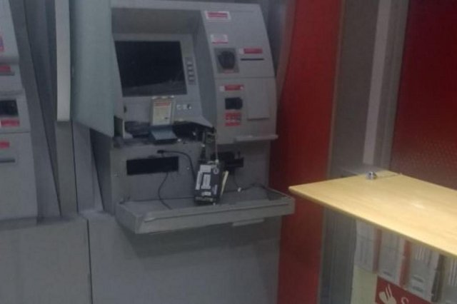 Arrombamento caixa eletrônico banco na Rua 2 de Setembro, em Blumenau Arrombamento caixa eletrônico banco na Rua 2 de Setembro, em Blumenau