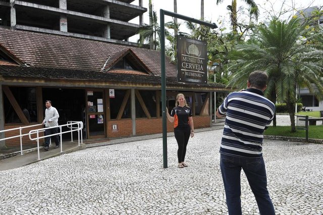 Blumenau - SC - Brasil - 30122017 - Movimento de turistas no museu da cerveja e vila germanica em Blumenau. Joseph e Tanja. Blumenau - SC - Brasil - 30122017 - Movimento de turistas no museu da cerveja e vila germanica em Blumenau. Joseph e Tanja.