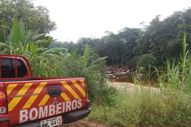 GARUVA, SANTA CATARINA, BRASIL (07/01/2018) - jovem desaparece no Rio Três Barras e bombeiros fazem buscas, em Garuva GARUVA, SANTA CATARINA, BRASIL (07/01/2018) - jovem desaparece no Rio Três Barras e bombeiros fazem buscas, em Garuva